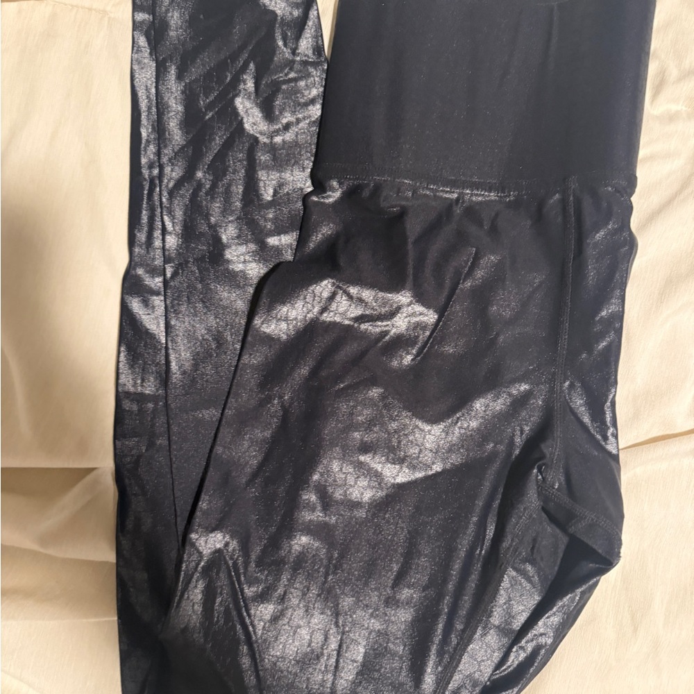 Carbon38 Glossy Black Leggings- reptile